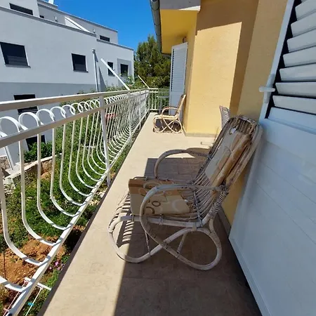 Apartments Goles 公寓 *